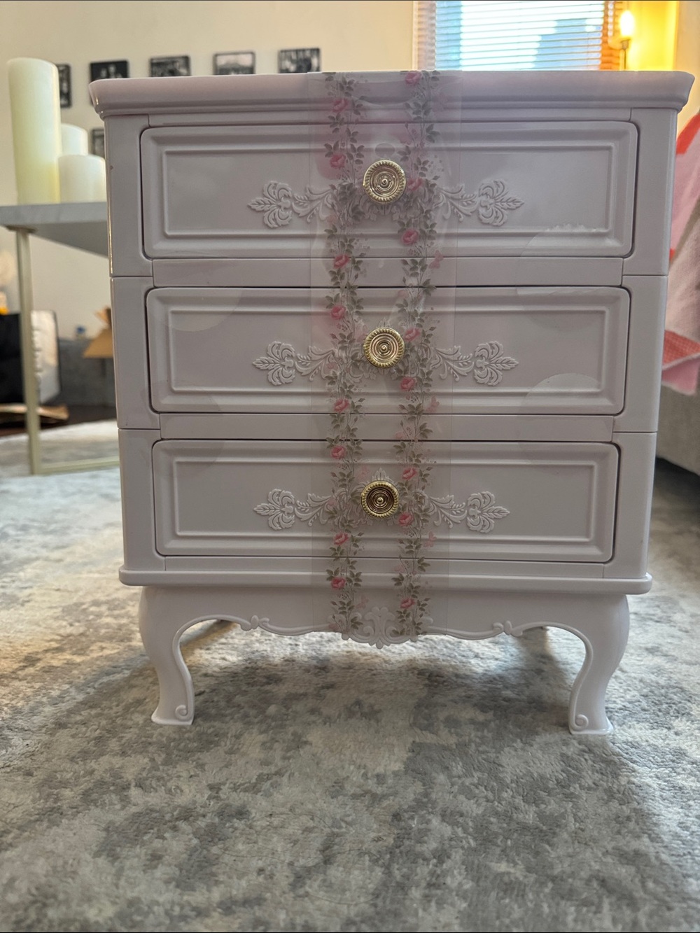 Vintage-Style White Beauty Organizer